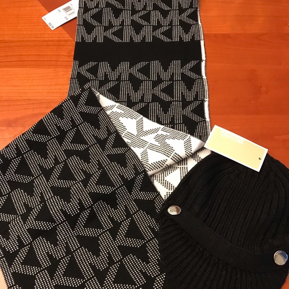 Michael KORS scarf and hat set NWT - Picture 1 of 5